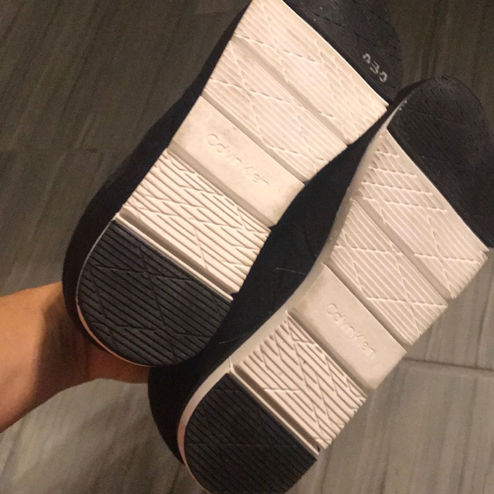 Calvin Klein Sneakers 7.5 - Picture 5 of 6